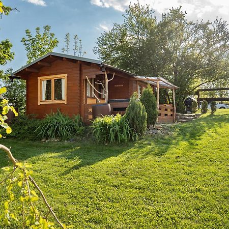 Villa Cozy Wood Hut On The Farm Trebivlice Exterior foto