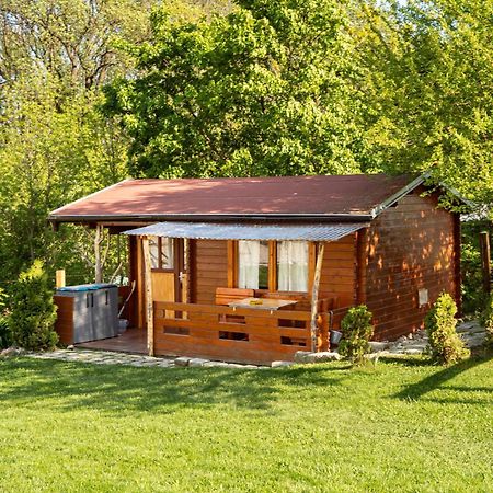 Villa Cozy Wood Hut On The Farm Trebivlice Exterior foto