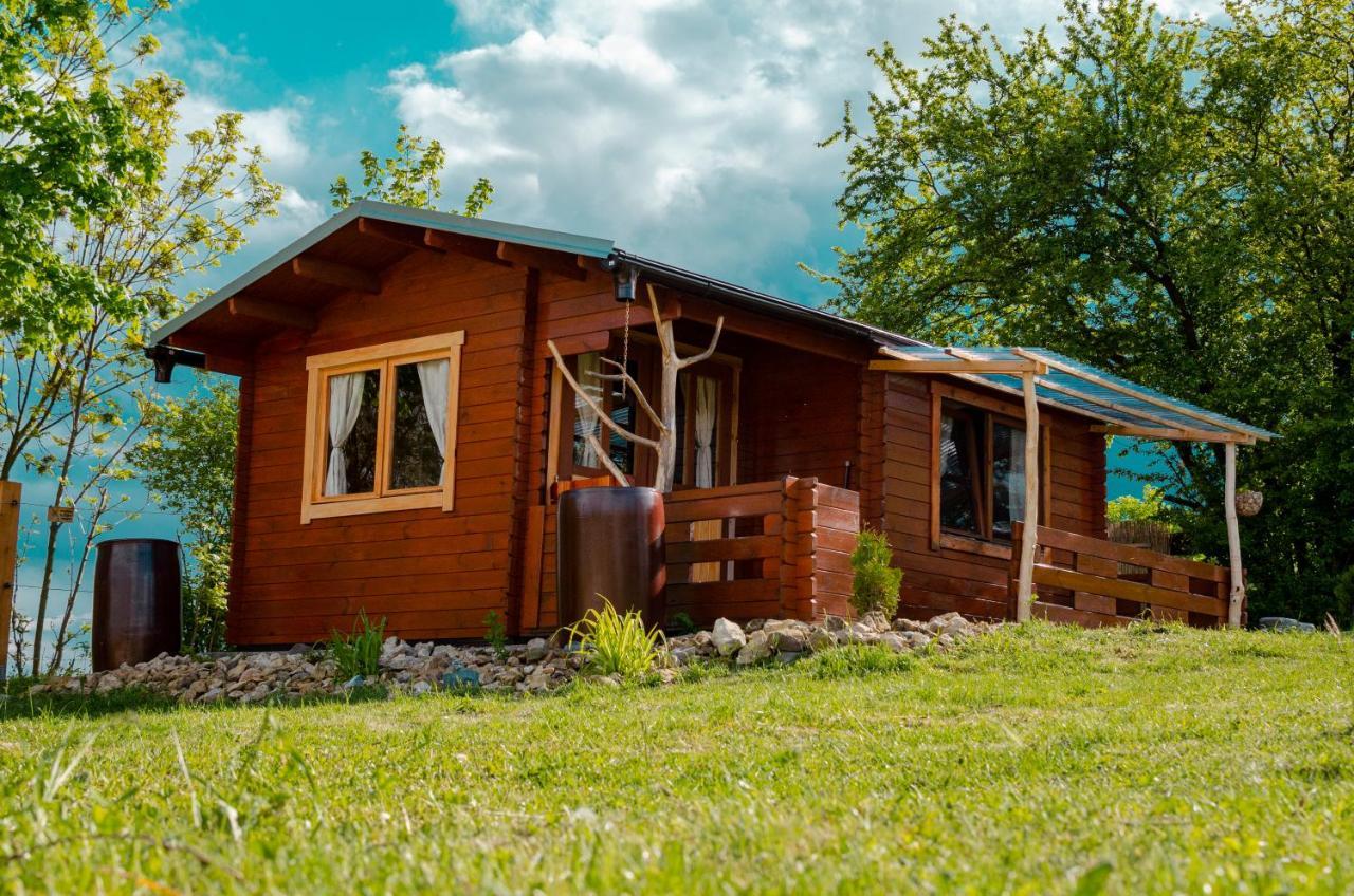 Villa Cozy Wood Hut On The Farm Trebivlice Exterior foto