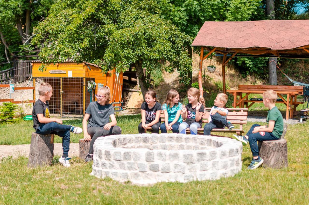 Villa Cozy Wood Hut On The Farm Trebivlice Exterior foto
