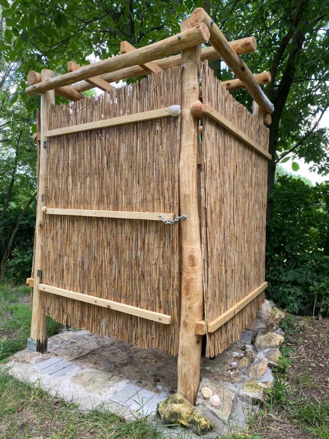 Villa Cozy Wood Hut On The Farm Trebivlice Exterior foto