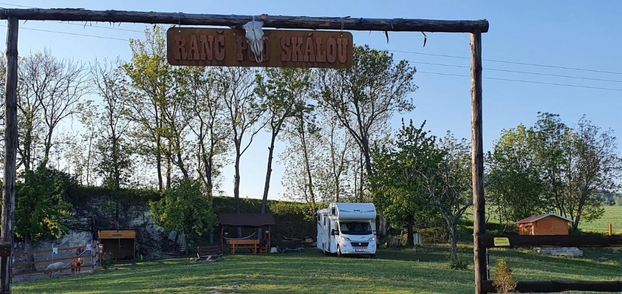 Villa Cozy Wood Hut On The Farm Trebivlice Exterior foto