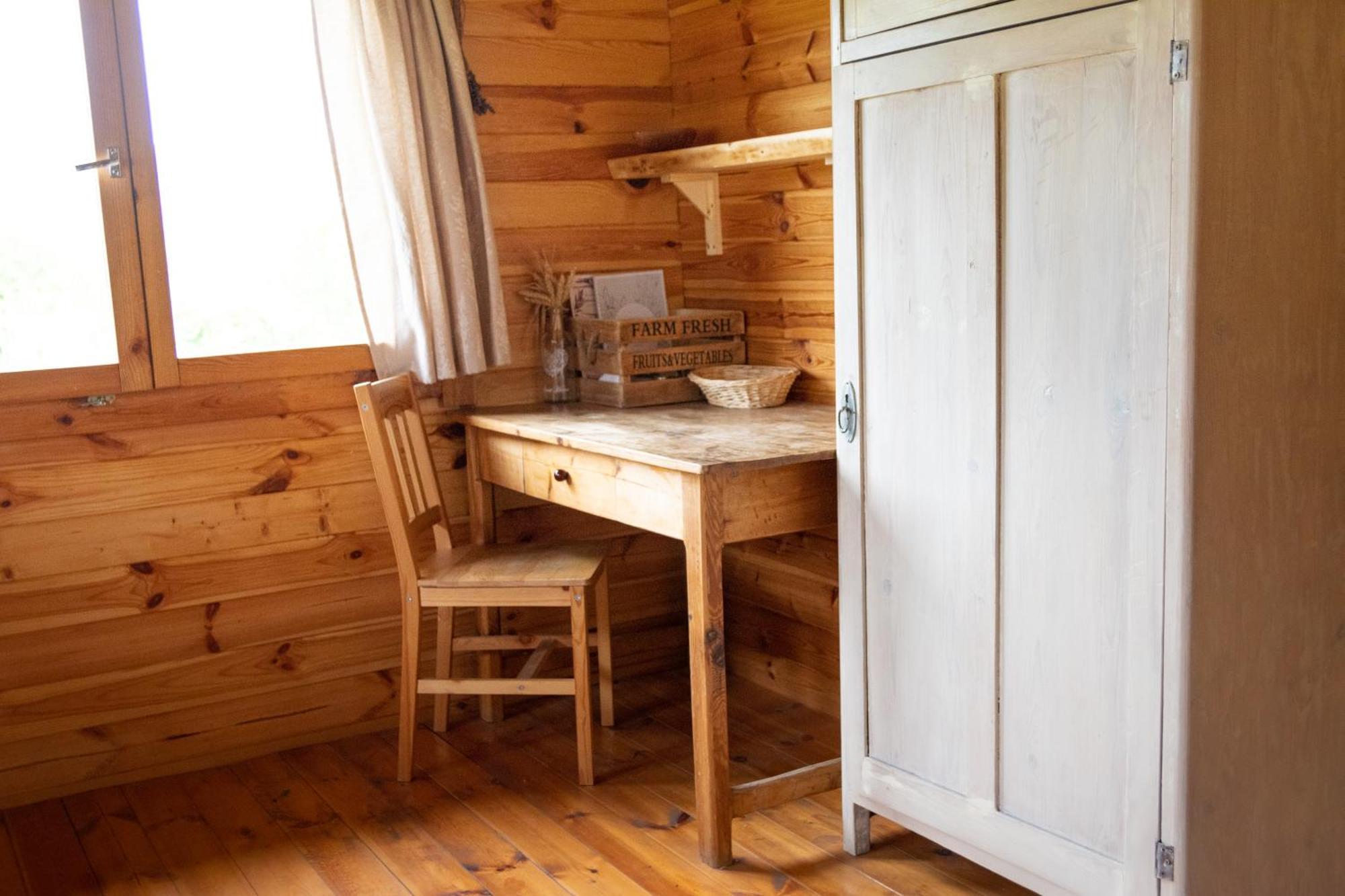Villa Cozy Wood Hut On The Farm Trebivlice Exterior foto
