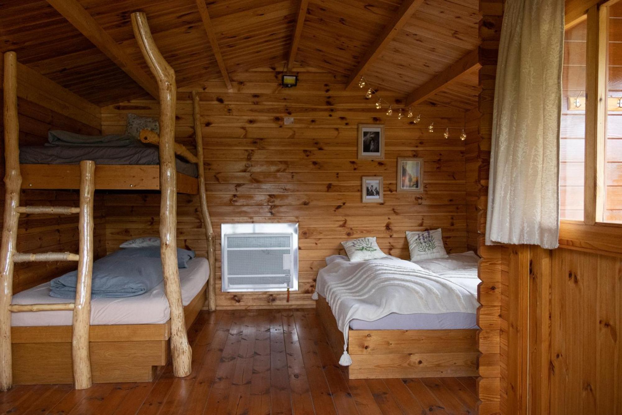 Villa Cozy Wood Hut On The Farm Trebivlice Exterior foto