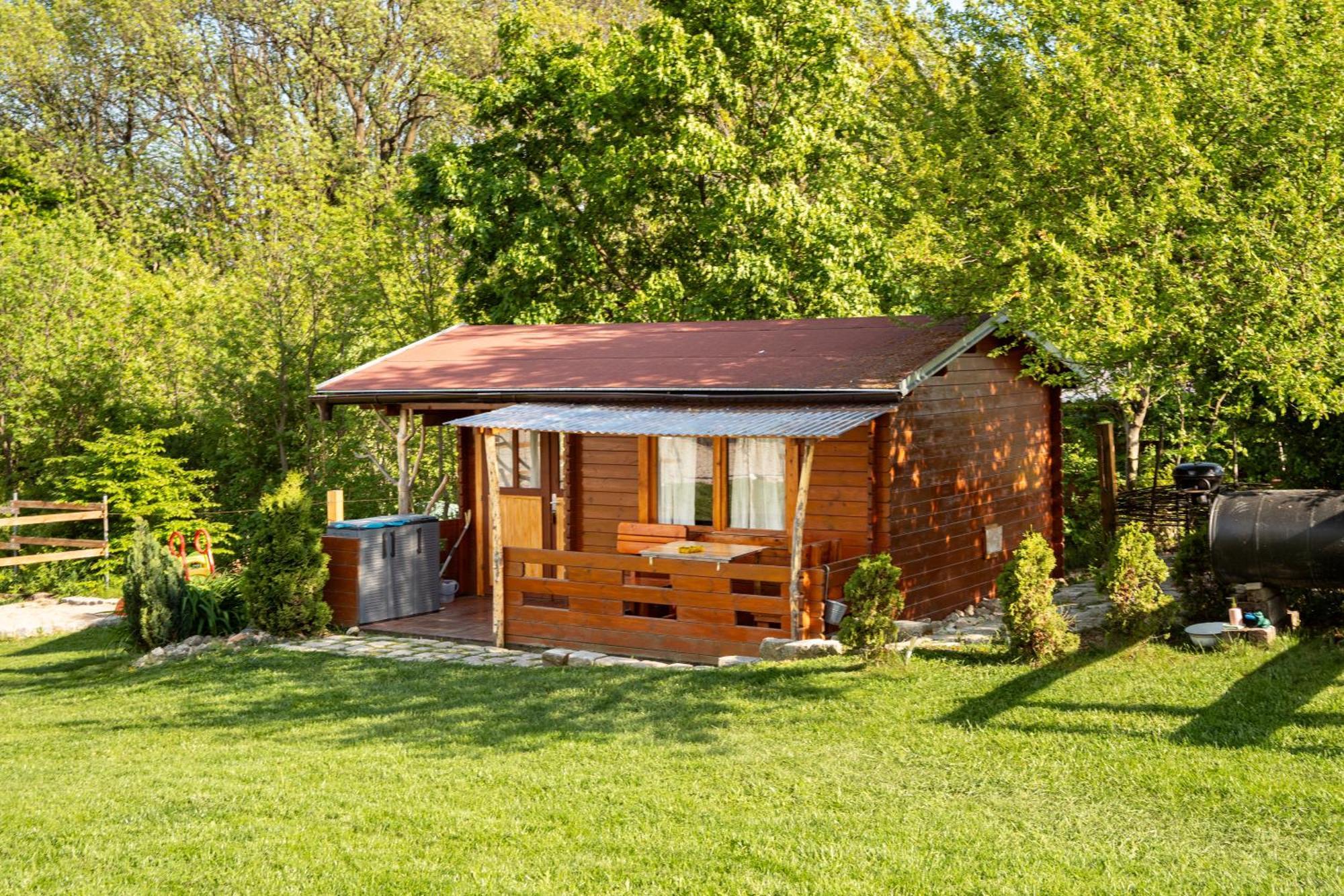 Villa Cozy Wood Hut On The Farm Trebivlice Exterior foto