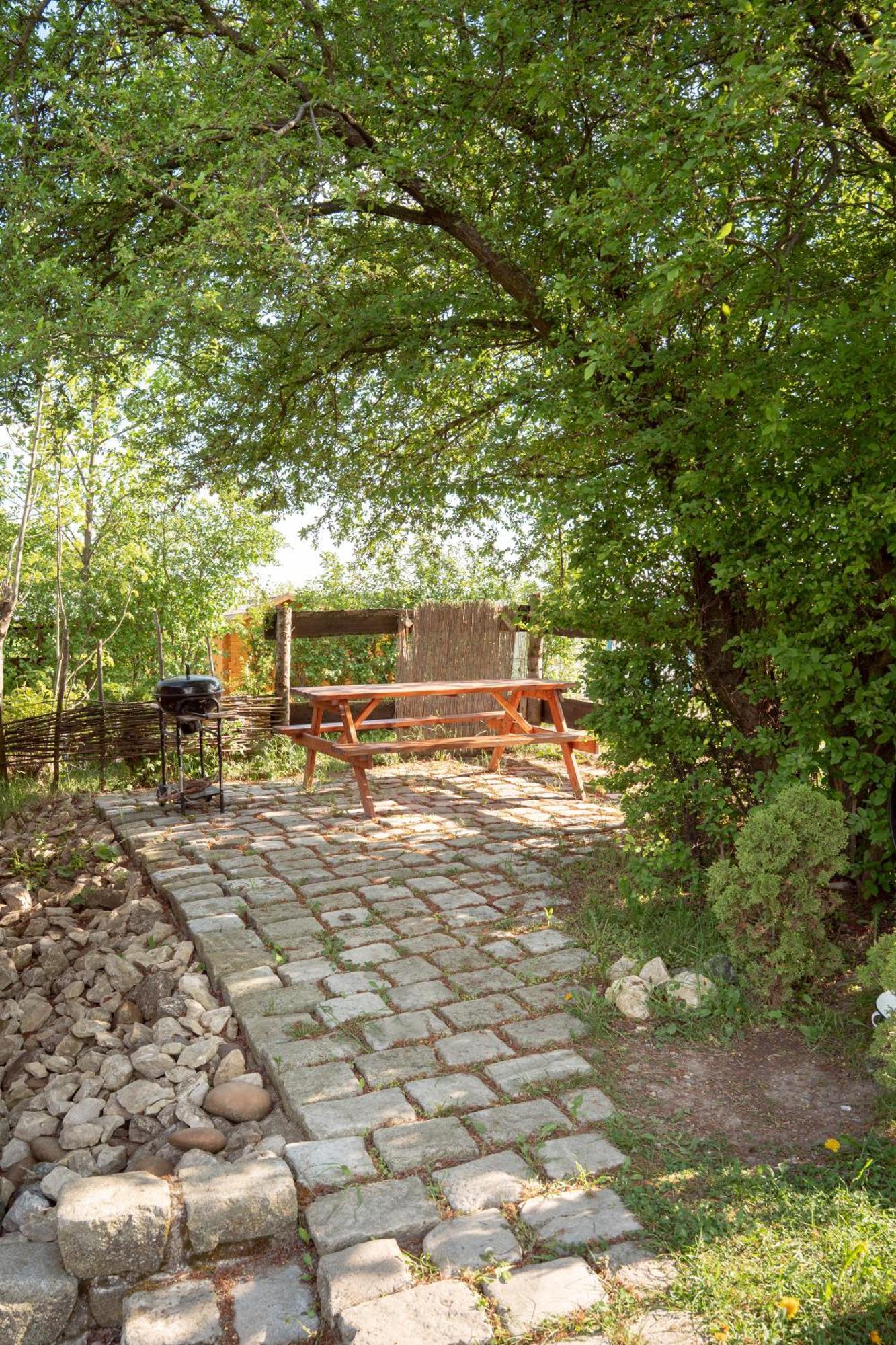 Villa Cozy Wood Hut On The Farm Trebivlice Exterior foto